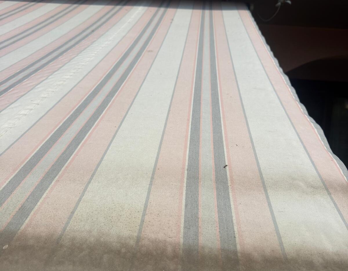 tenda da sole vista dal basso, controllo prima dell'inverno
