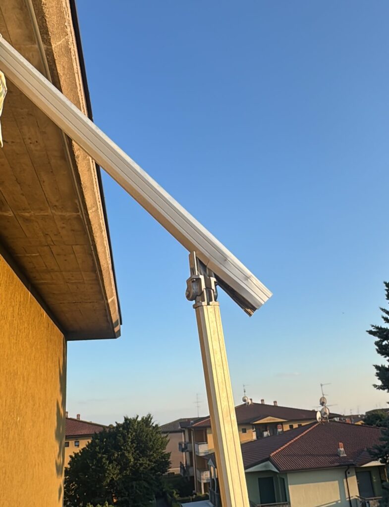 nodo del braccio di una tenda da sole da far controllare da un tecnico